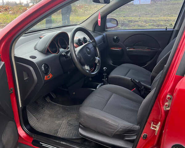 Красный Шевроле Авео, объемом двигателя 1.5 л и пробегом 222 тыс. км за 1850 $, фото 7 на Automoto.ua