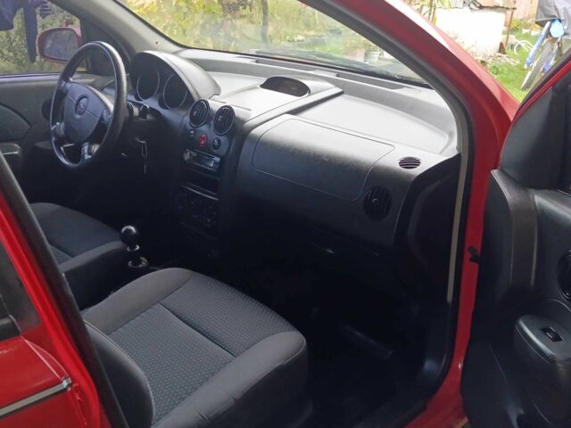 Червоний Шевроле Авео, об'ємом двигуна 0 л та пробігом 200 тис. км за 2100 $, фото 7 на Automoto.ua