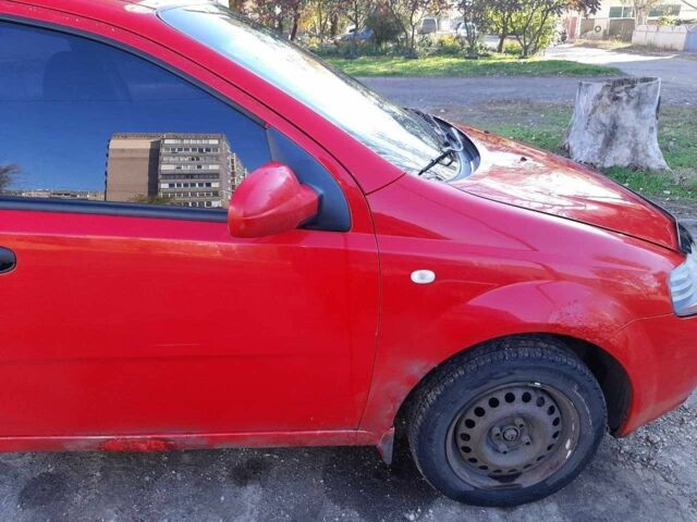Красный Шевроле Авео, объемом двигателя 1.5 л и пробегом 179 тыс. км за 1800 $, фото 2 на Automoto.ua