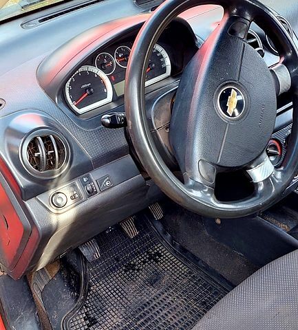 Червоний Шевроле Авео, об'ємом двигуна 1.5 л та пробігом 317 тис. км за 1300 $, фото 2 на Automoto.ua