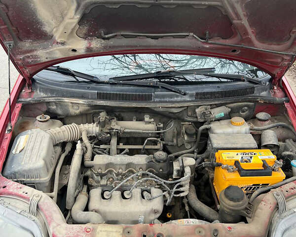 Красный Шевроле Авео, объемом двигателя 1.5 л и пробегом 222 тыс. км за 1850 $, фото 10 на Automoto.ua