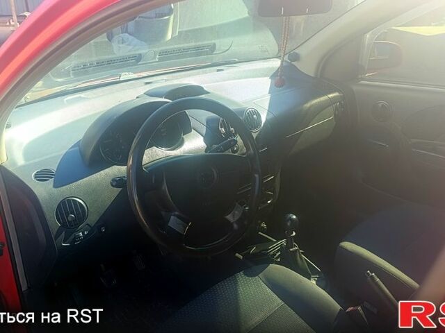 Красный Шевроле Авео, объемом двигателя 1.5 л и пробегом 350 тыс. км за 1200 $, фото 7 на Automoto.ua