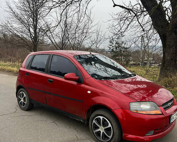 Красный Шевроле Авео, объемом двигателя 1.5 л и пробегом 222 тыс. км за 1850 $, фото 1 на Automoto.ua