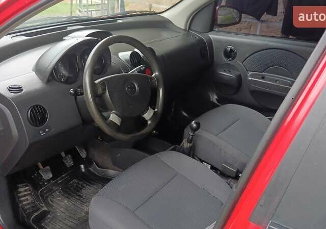 Червоний Шевроле Авео, об'ємом двигуна 0 л та пробігом 200 тис. км за 2100 $, фото 4 на Automoto.ua