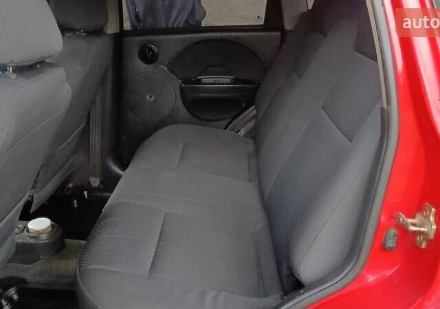 Червоний Шевроле Авео, об'ємом двигуна 0 л та пробігом 200 тис. км за 2100 $, фото 3 на Automoto.ua