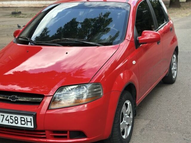 Красный Шевроле Авео, объемом двигателя 1.5 л и пробегом 113 тыс. км за 3900 $, фото 1 на Automoto.ua