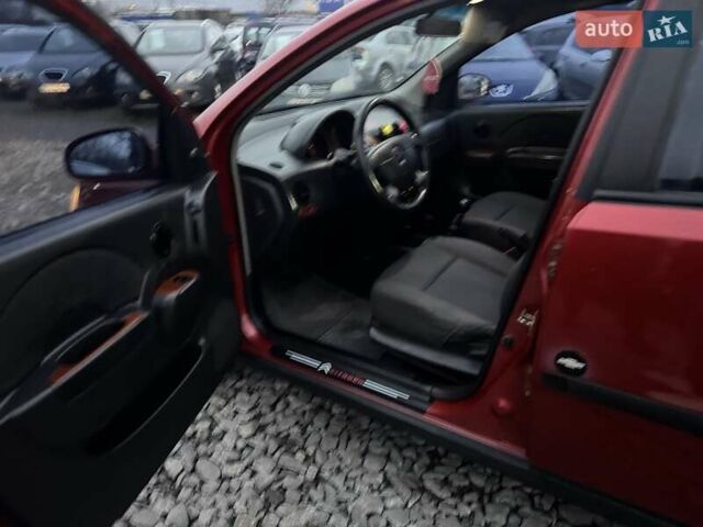 Красный Шевроле Авео, объемом двигателя 1.5 л и пробегом 290 тыс. км за 1680 $, фото 21 на Automoto.ua