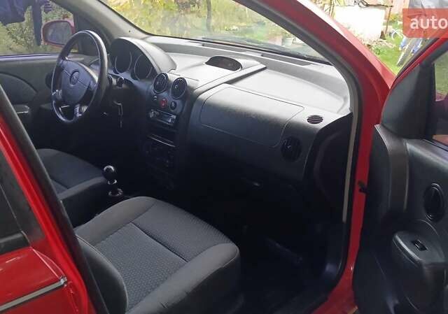 Червоний Шевроле Авео, об'ємом двигуна 0 л та пробігом 200 тис. км за 2100 $, фото 6 на Automoto.ua