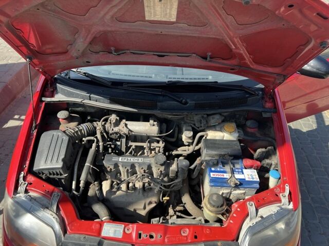 Шевроле Авео 2006 в Кропивницком (Кировограде) на Automoto.ua Красный Шевроле Авео, объемом двигателя 1.5 л и пробегом 200 тыс. км за 2500 $, фото 4 на Automoto.ua