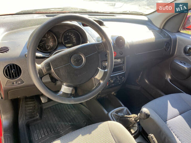 Красный Шевроле Авео, объемом двигателя 1.5 л и пробегом 224 тыс. км за 2250 $, фото 11 на Automoto.ua