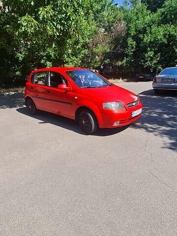 Червоний Шевроле Авео, об'ємом двигуна 1.6 л та пробігом 275 тис. км за 2300 $, фото 1 на Automoto.ua