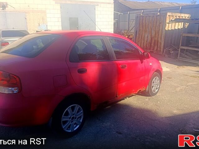 Красный Шевроле Авео, объемом двигателя 1.5 л и пробегом 350 тыс. км за 1200 $, фото 3 на Automoto.ua
