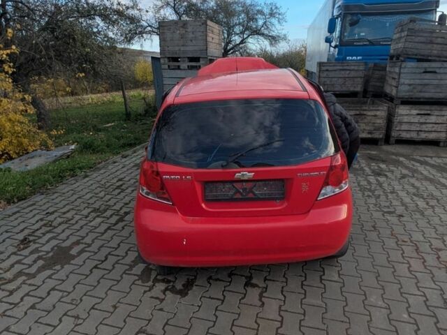 Красный Шевроле Авео, объемом двигателя 1.5 л и пробегом 150 тыс. км за 1300 $, фото 4 на Automoto.ua