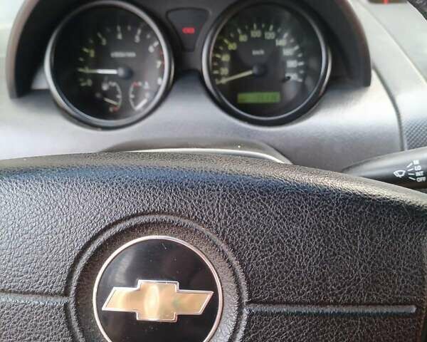 Красный Шевроле Авео, объемом двигателя 1.5 л и пробегом 135 тыс. км за 3650 $, фото 7 на Automoto.ua