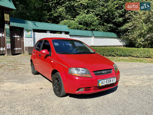 Красный Шевроле Авео, объемом двигателя 1.5 л и пробегом 224 тыс. км за 2250 $, фото 1 на Automoto.ua