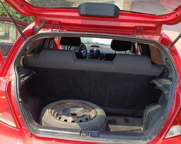 Красный Шевроле Авео, объемом двигателя 1.5 л и пробегом 135 тыс. км за 3650 $, фото 6 на Automoto.ua