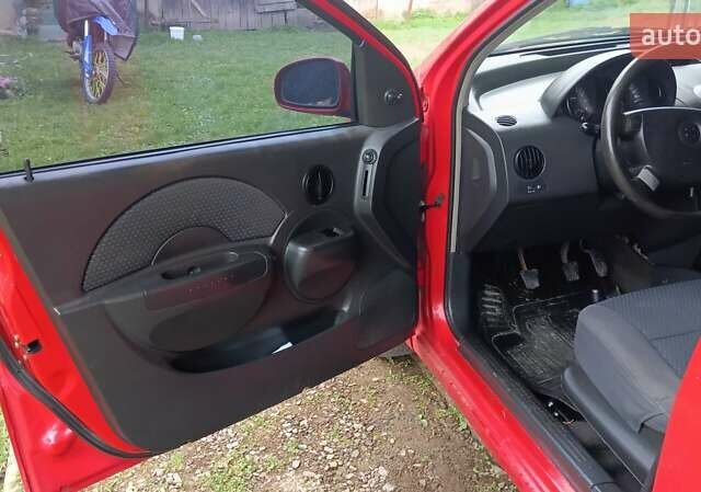 Червоний Шевроле Авео, об'ємом двигуна 0 л та пробігом 200 тис. км за 2100 $, фото 5 на Automoto.ua