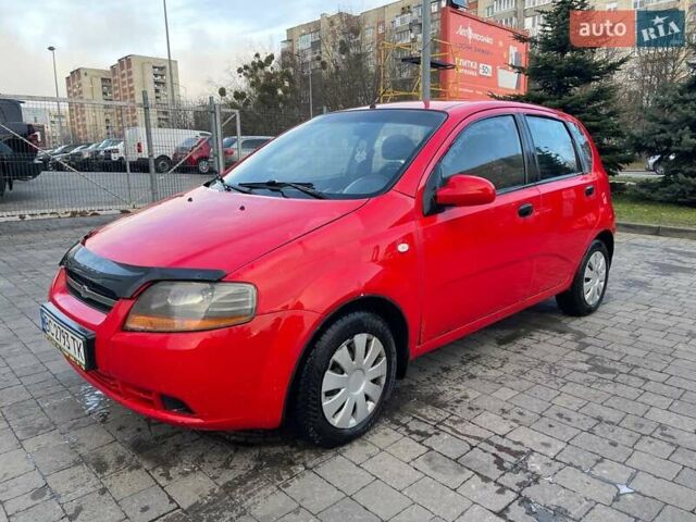 Красный Шевроле Авео, объемом двигателя 1.5 л и пробегом 300 тыс. км за 2700 $, фото 2 на Automoto.ua