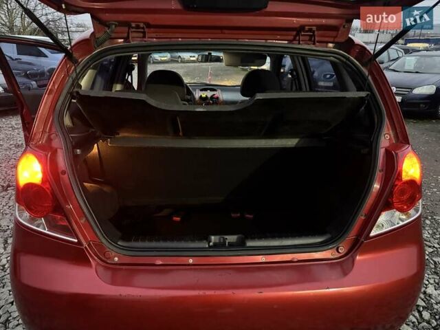 Красный Шевроле Авео, объемом двигателя 1.5 л и пробегом 290 тыс. км за 1680 $, фото 23 на Automoto.ua