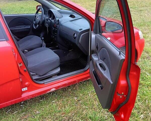 Красный Шевроле Авео, объемом двигателя 1.5 л и пробегом 242 тыс. км за 2550 $, фото 6 на Automoto.ua