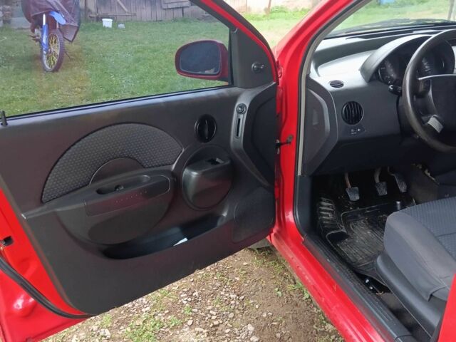 Червоний Шевроле Авео, об'ємом двигуна 0 л та пробігом 200 тис. км за 2100 $, фото 6 на Automoto.ua