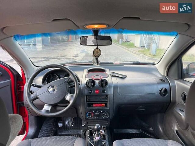 Красный Шевроле Авео, объемом двигателя 1.5 л и пробегом 300 тыс. км за 2650 $, фото 9 на Automoto.ua