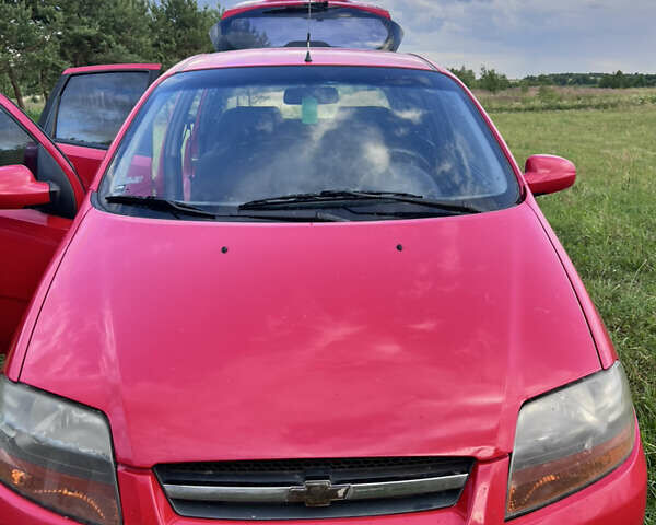 Красный Шевроле Авео, объемом двигателя 1.5 л и пробегом 183 тыс. км за 2800 $, фото 1 на Automoto.ua