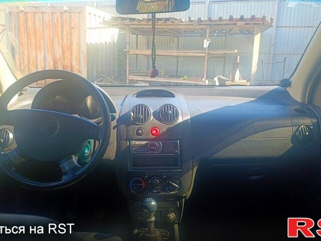 Красный Шевроле Авео, объемом двигателя 1.5 л и пробегом 350 тыс. км за 1200 $, фото 5 на Automoto.ua