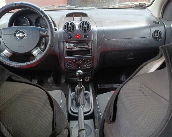 Красный Шевроле Авео, объемом двигателя 1.5 л и пробегом 135 тыс. км за 3650 $, фото 20 на Automoto.ua