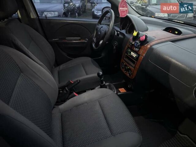 Красный Шевроле Авео, объемом двигателя 1.5 л и пробегом 290 тыс. км за 1680 $, фото 26 на Automoto.ua