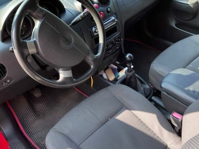 Червоний Шевроле Авео, об'ємом двигуна 1.5 л та пробігом 193 тис. км за 1500 $, фото 6 на Automoto.ua