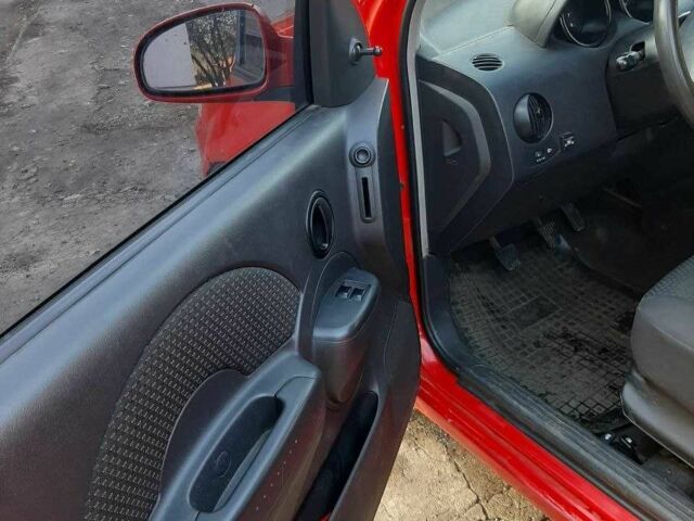 Красный Шевроле Авео, объемом двигателя 1.5 л и пробегом 179 тыс. км за 1800 $, фото 5 на Automoto.ua