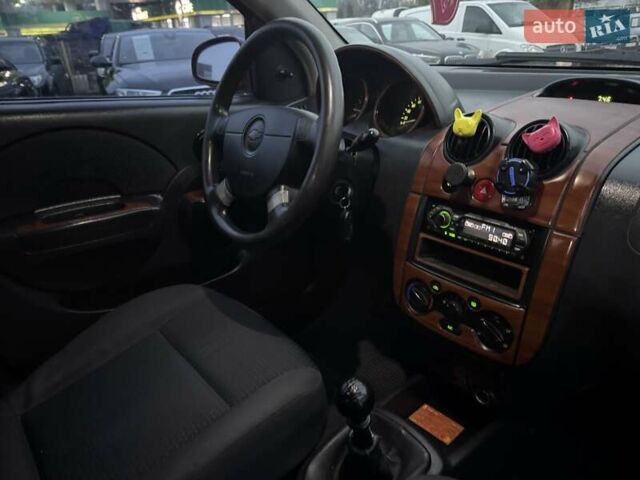 Красный Шевроле Авео, объемом двигателя 1.5 л и пробегом 290 тыс. км за 1680 $, фото 25 на Automoto.ua