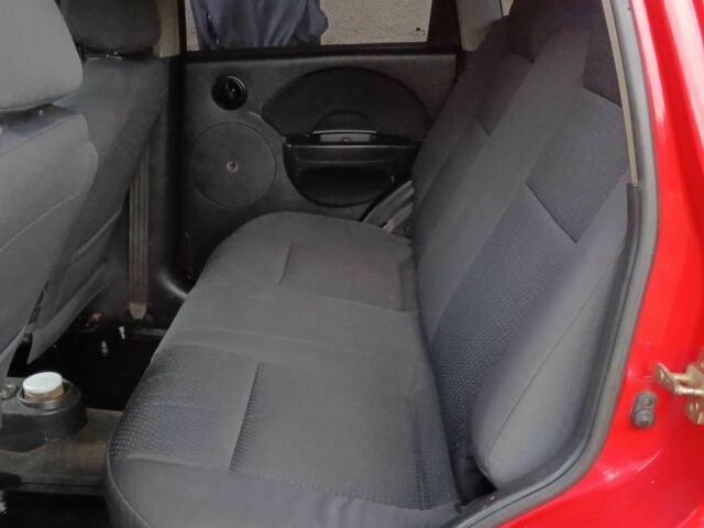 Червоний Шевроле Авео, об'ємом двигуна 0 л та пробігом 200 тис. км за 2100 $, фото 4 на Automoto.ua