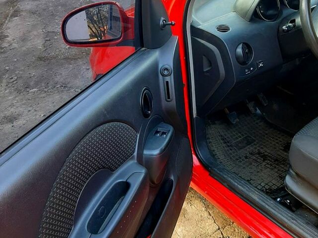 Червоний Шевроле Авео, об'ємом двигуна 1.5 л та пробігом 179 тис. км за 1700 $, фото 2 на Automoto.ua