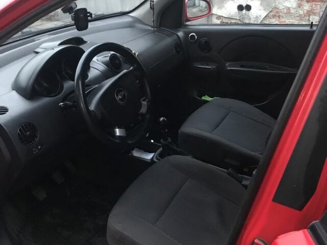 Красный Шевроле Авео, объемом двигателя 1.5 л и пробегом 280 тыс. км за 1300 $, фото 9 на Automoto.ua