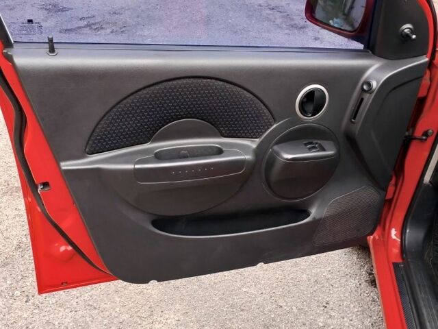 Красный Шевроле Авео, объемом двигателя 1.5 л и пробегом 200 тыс. км за 3700 $, фото 8 на Automoto.ua