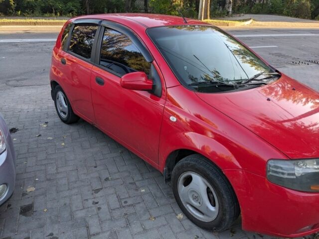 Красный Шевроле Авео, объемом двигателя 1.5 л и пробегом 222 тыс. км за 2700 $, фото 1 на Automoto.ua