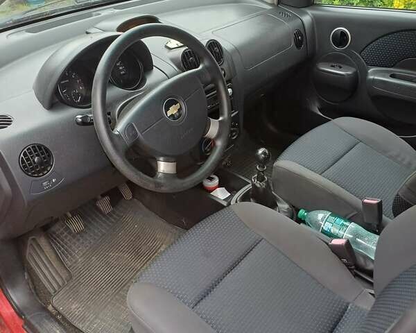 Красный Шевроле Авео, объемом двигателя 1.5 л и пробегом 81 тыс. км за 4500 $, фото 5 на Automoto.ua