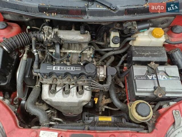 Красный Шевроле Авео, объемом двигателя 1.5 л и пробегом 81 тыс. км за 4500 $, фото 6 на Automoto.ua