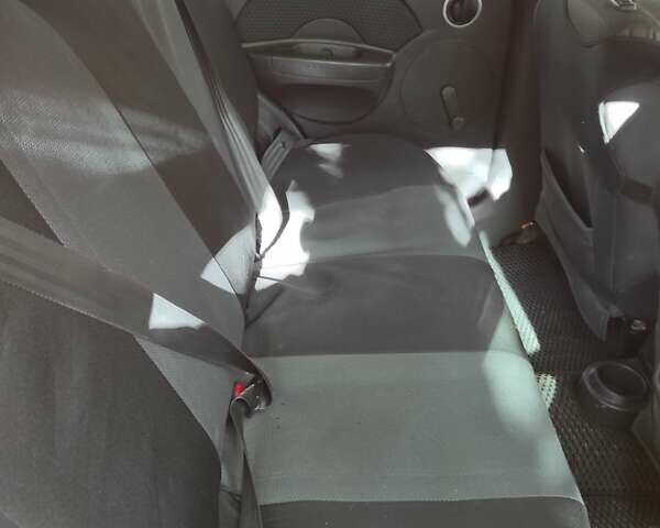 Червоний Шевроле Авео, об'ємом двигуна 1.5 л та пробігом 147 тис. км за 4200 $, фото 1 на Automoto.ua