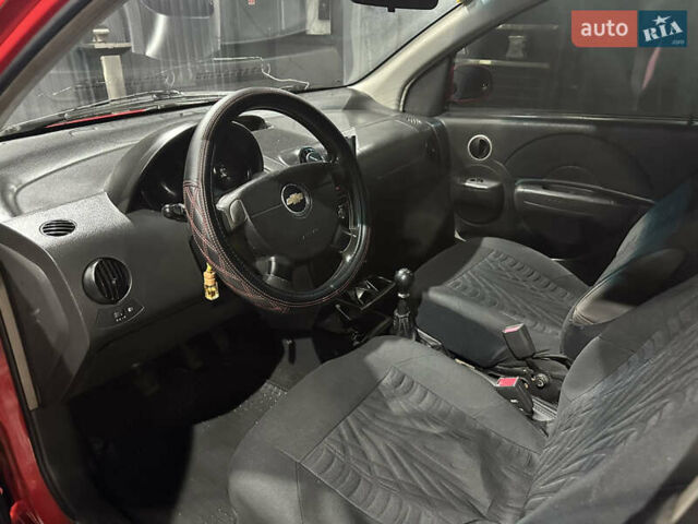 Красный Шевроле Авео, объемом двигателя 1.5 л и пробегом 304 тыс. км за 2500 $, фото 8 на Automoto.ua