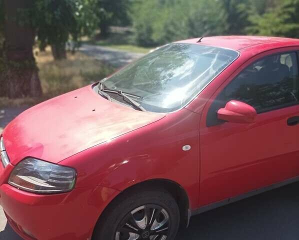 Красный Шевроле Авео, объемом двигателя 1.5 л и пробегом 127 тыс. км за 3777 $, фото 1 на Automoto.ua