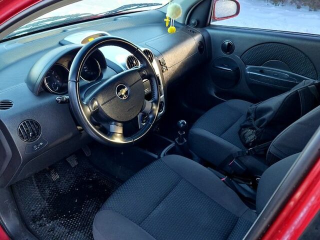 Красный Шевроле Авео, объемом двигателя 1.5 л и пробегом 148 тыс. км за 3750 $, фото 5 на Automoto.ua