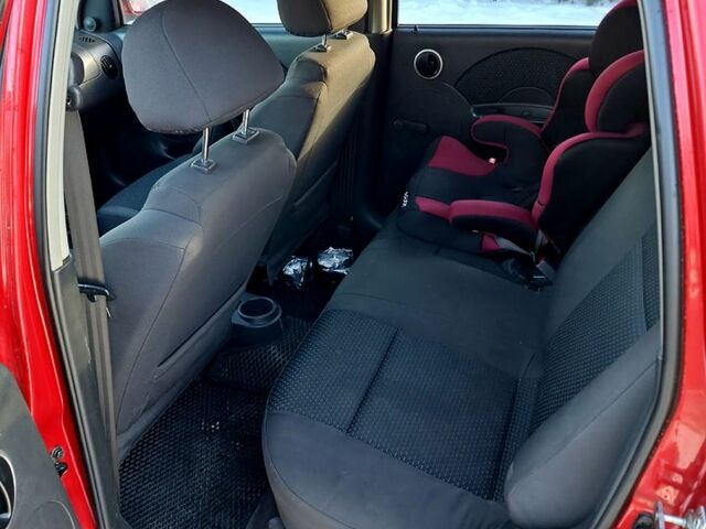 Красный Шевроле Авео, объемом двигателя 1.5 л и пробегом 148 тыс. км за 3750 $, фото 6 на Automoto.ua