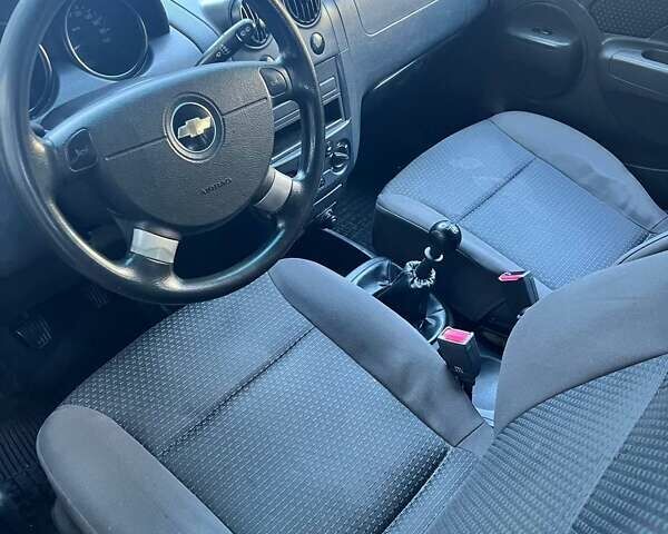 Красный Шевроле Авео, объемом двигателя 1.5 л и пробегом 110 тыс. км за 3000 $, фото 3 на Automoto.ua