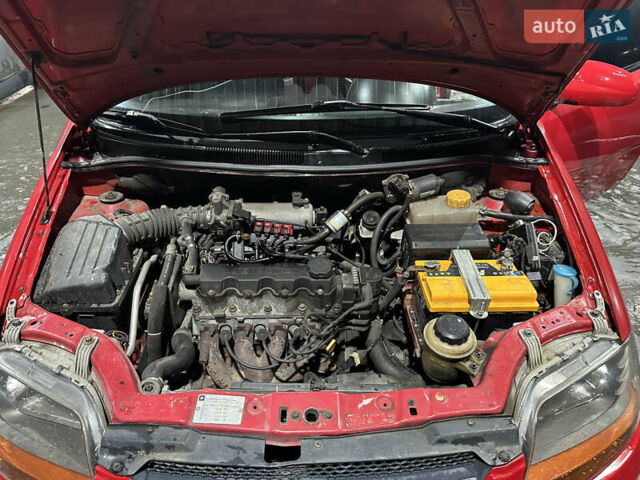 Красный Шевроле Авео, объемом двигателя 1.5 л и пробегом 304 тыс. км за 2500 $, фото 9 на Automoto.ua