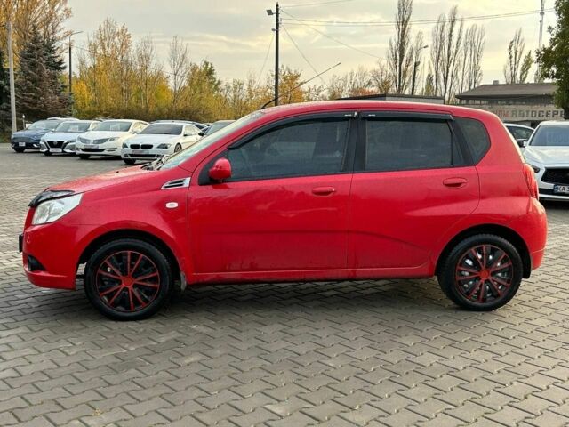 Красный Шевроле Авео, объемом двигателя 1.2 л и пробегом 240 тыс. км за 3999 $, фото 3 на Automoto.ua