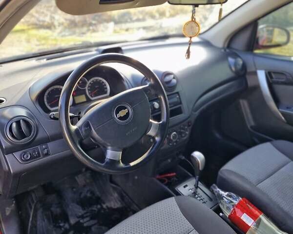 Красный Шевроле Авео, объемом двигателя 1.5 л и пробегом 150 тыс. км за 4800 $, фото 6 на Automoto.ua
