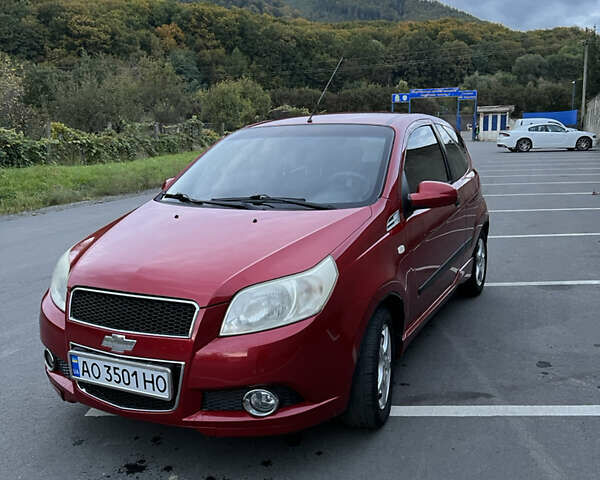Красный Шевроле Авео, объемом двигателя 1.5 л и пробегом 143 тыс. км за 3800 $, фото 1 на Automoto.ua